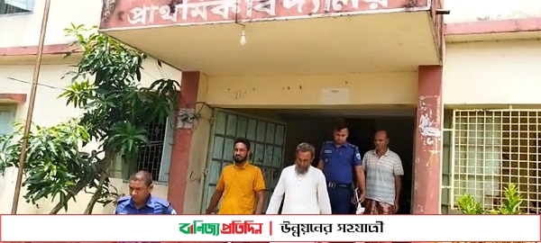 নোয়াখালীর হাতিয়ায় সাউন্ড গ্রেনেড ও দেশীয় অস্ত্রসহ আটক ২