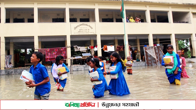 সুনামগঞ্জে বানের জলে নষ্ট হয়ে গেছে শিক্ষার্থীদের বই-খাতা