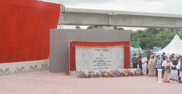 পদ্মা সেতুর জাজিরা প্রান্তে ম্যুরাল-২ উন্মোচন করলেন প্রধানমন্ত্রী