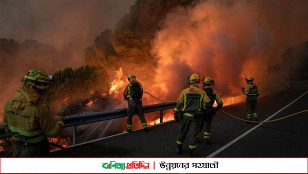 লন্ডনজুড়ে ছড়িয়ে পড়ছে আগুন, তাপমাত্রা ছাড়াল ৪০ ডিগ্রি