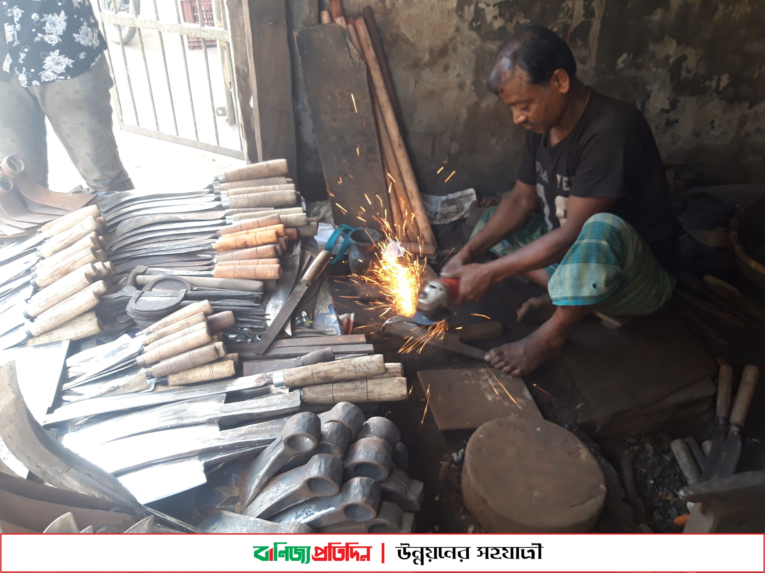 কুরবানি সামনে রেখে ব্যস্ত রায়পুরের কামার শিল্পীরা