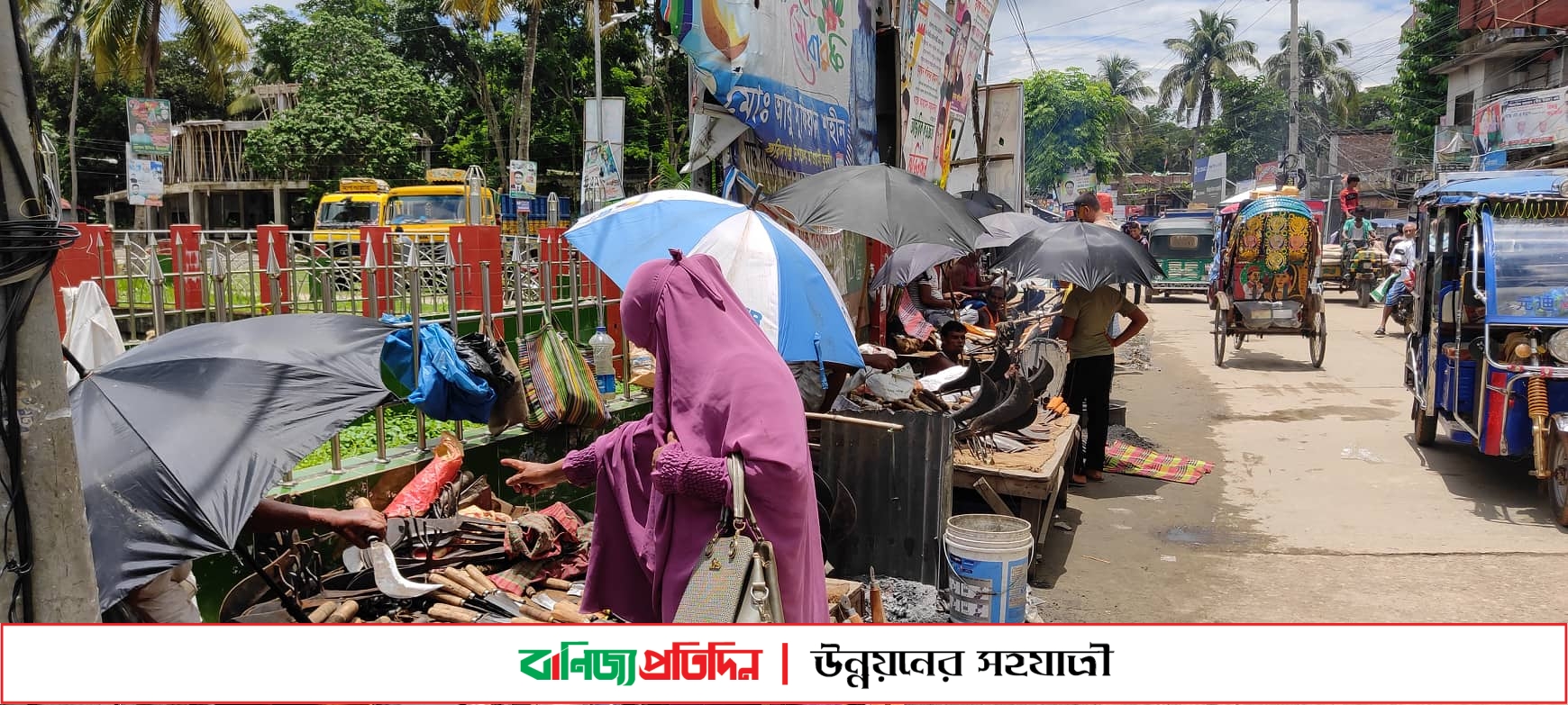 ফরিদগঞ্জে ব্যস্ত সময় পার করছেন কামার শিল্পীরা