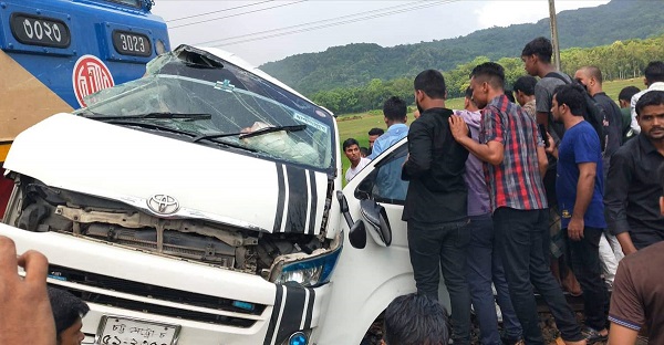 ট্রেনের ধাক্কায় ১১ যাত্রী নিহত: গেটম্যানের বিরুদ্ধে মামলা