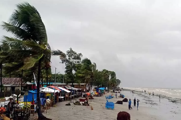 সাগরের নিম্নচাপে দক্ষিণাঞ্চলে ভারি বৃষ্টির আশঙ্কা