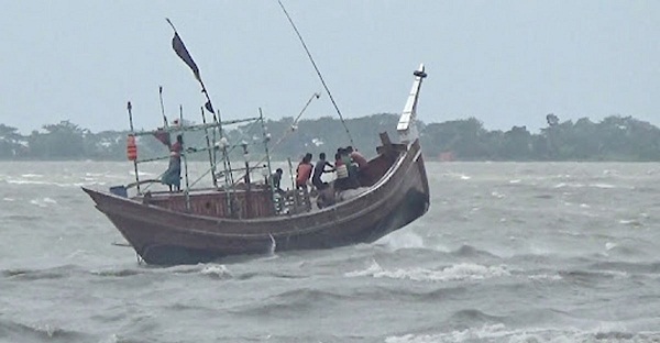 সাগরে ভাসমান ভারতের ১৩ জেলেকে উদ্ধার করলেন বাংলাদেশের জেলেরা