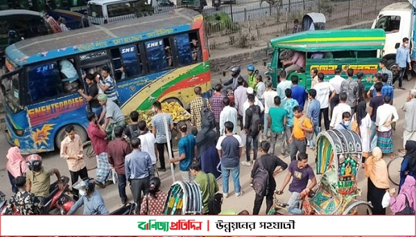 চট্টগ্রামে গণপরিবহন বন্ধ : পথে পথে যাত্রীদের দুর্ভোগ