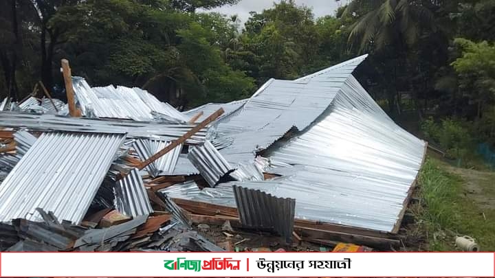 নোয়াখালীর সুবর্ণচরে অর্ধশতাধিক অবৈধ স্থাপনা উচ্ছেদ