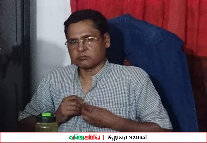 মেয়ের বান্ধবীর সাথে স্কুল কক্ষে আপত্তিকর অবস্থায় আটক শিক্ষক