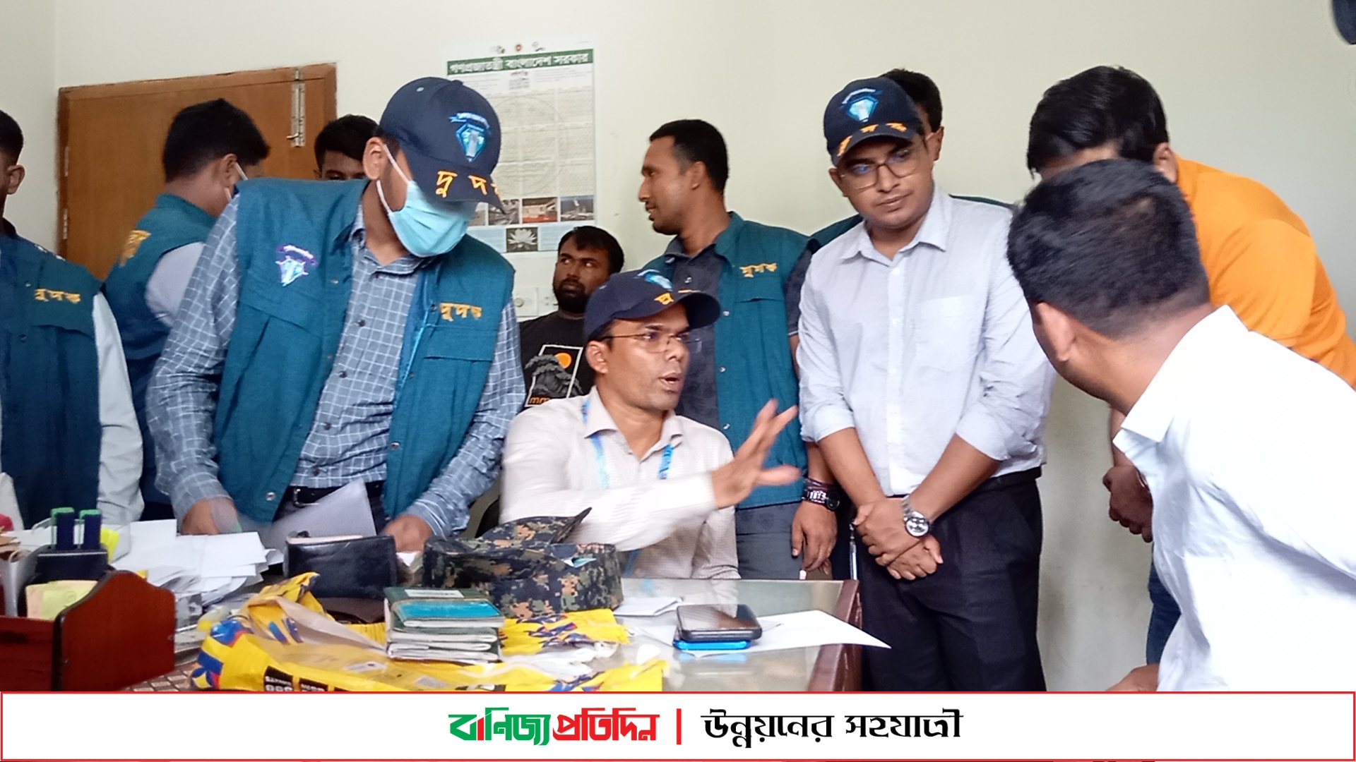 কুষ্টিয়া পাসপোর্ট অফিসে দুদকের হানা, ৩ দালাল গ্রেপ্তার