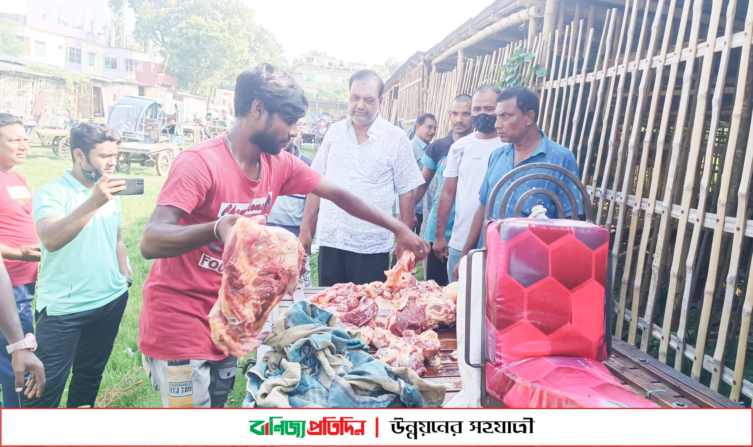 জীবননগরে অসুস্থ গরুর মাংস বিক্রি, কসাই ধরা মাংস ধ্বংস