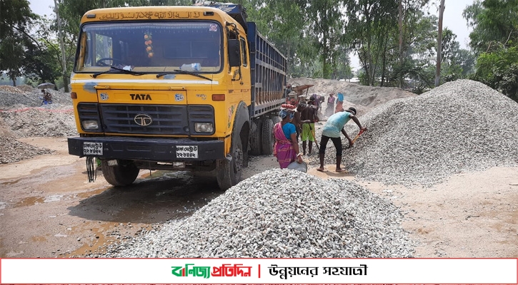 পঞ্চগড়ে অনির্দিষ্টকালের জন্য পাথর-বালি ক্রয় বিক্রয় বন্ধ ঘোষণা