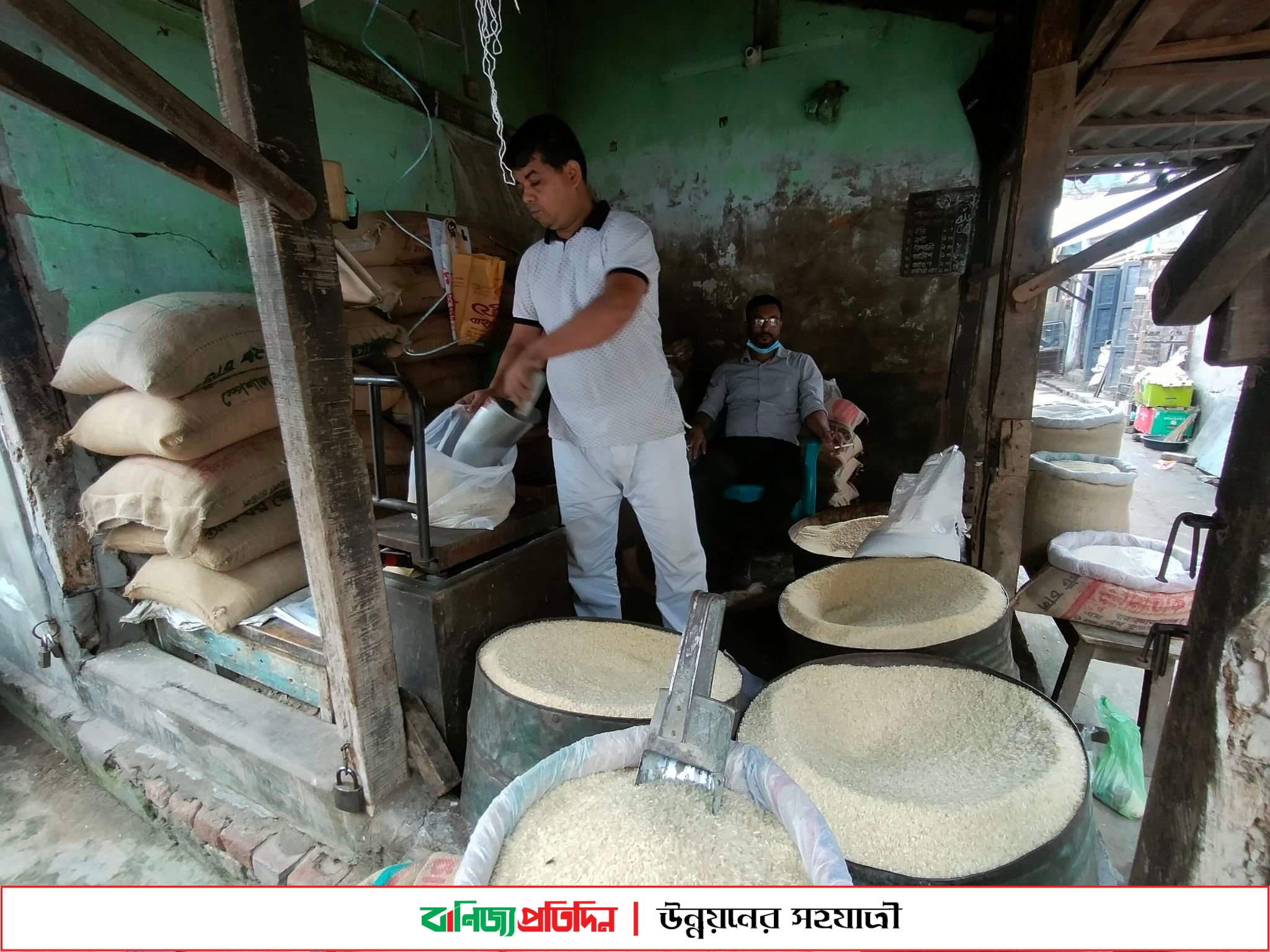 বগুড়ায় চালের দাম পাইকারিতে কমলেও কমেনি খুচরায়