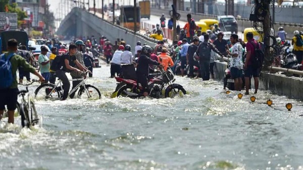 টানা বৃষ্টিতে তলিয়ে গেছে ভারতের বেঙ্গালুরু