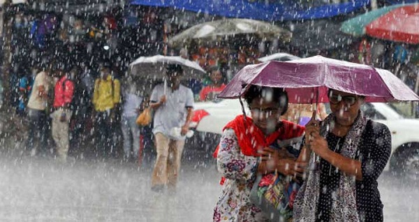 বৃষ্টি কমে বাড়তে পারে তাপমাত্রা, নামলো সতর্ক সংকেত