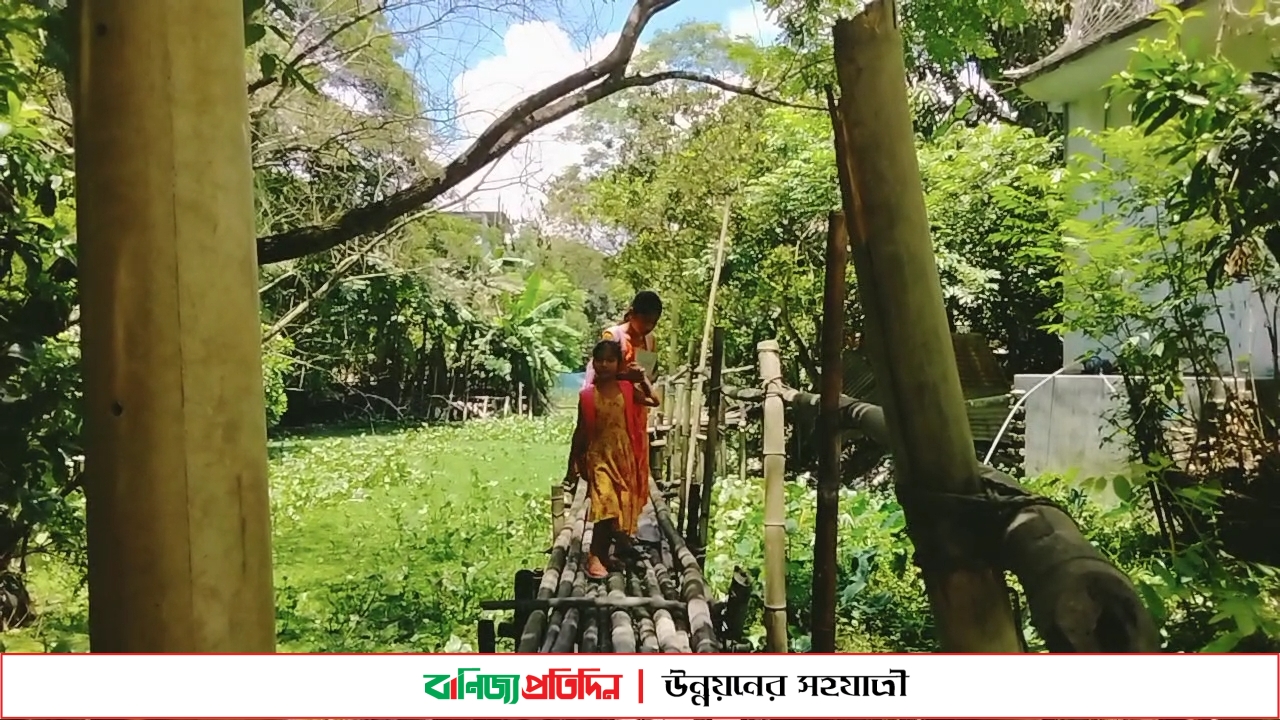 আমাদের একটি রাস্তা করে দেন আর কিছু চাই না