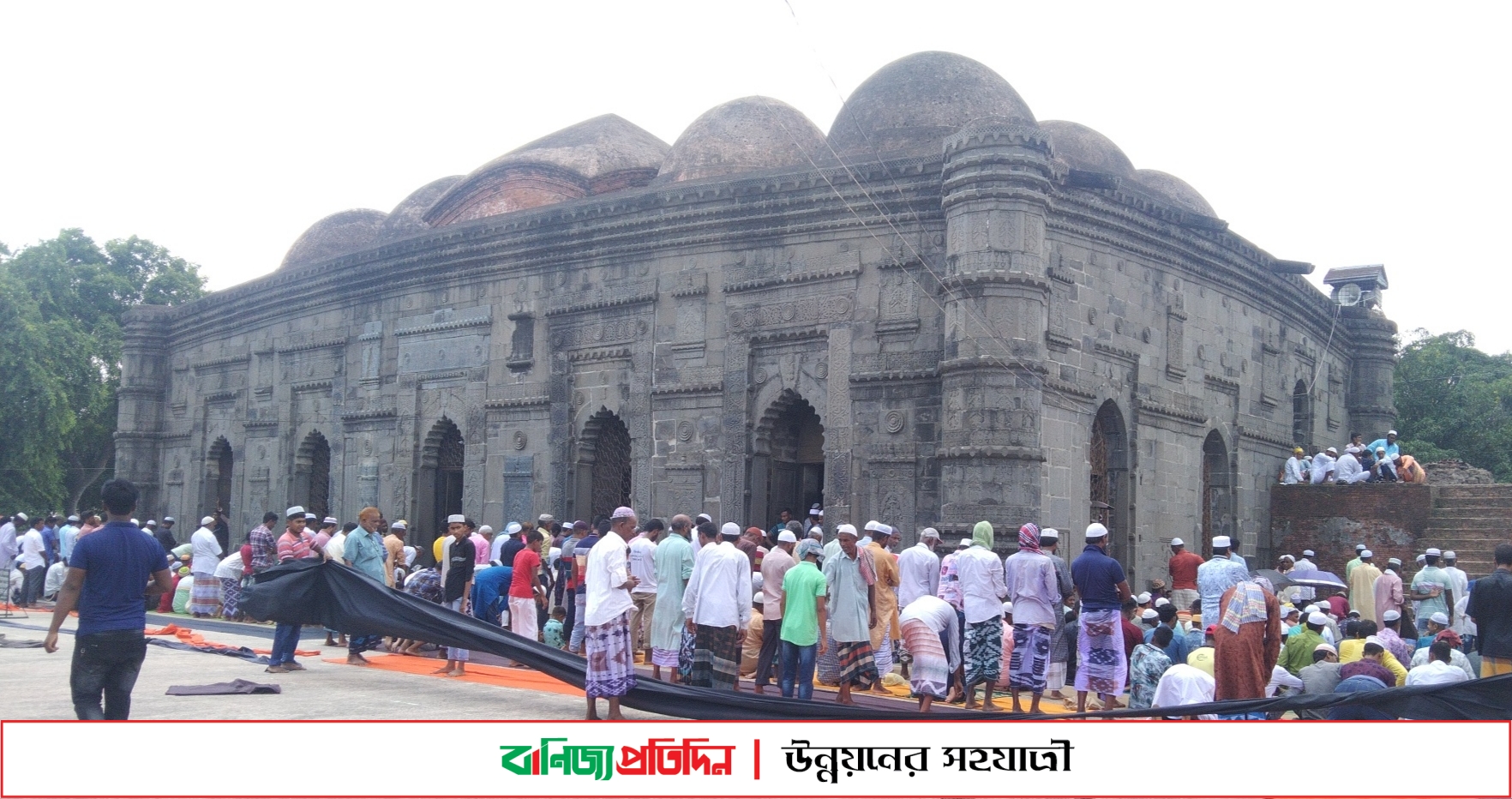 তোহাখানায় শাহ্ নেয়ামতুল্লাহ (রহঃ) এর ওরশ শরীফে মুসল্লীদের ঢল