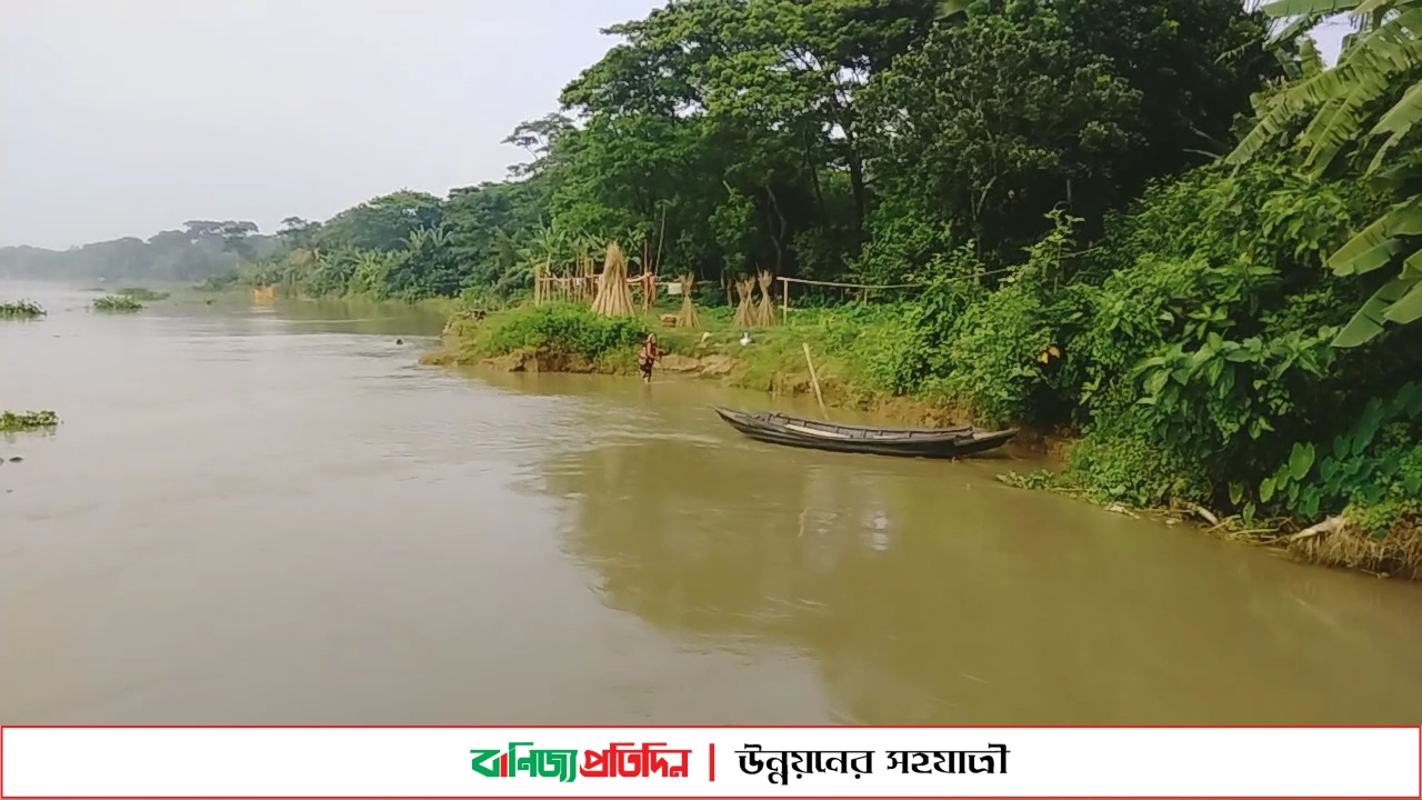 নদী ভাঙ্গনে আতঙ্কে: ৮ বার ঘর ভাঙছি এখন সব জমি নদীতে