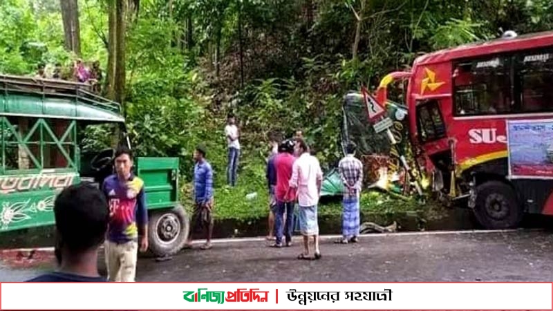 রাঙ্গুনিয়ায় বাস-চাঁদের গাড়ির মুখোমুখি সংঘর্ষে নিহত ১