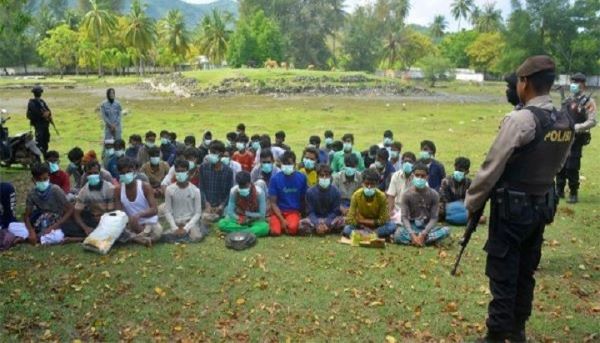 ১ মাস সাগরে ভেসে ইন্দোনেশিয়া পৌঁছালেন ৫৭ রোহিঙ্গা