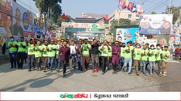 খণ্ড খণ্ড মিছিল নিয়ে আ.লীগের সম্মেলনে নেতাকর্মীরা