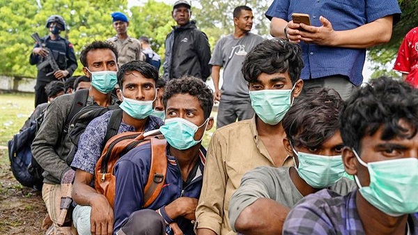 এক মাস সাগরে ভেসে ইন্দোনেশিয়া পৌঁছালেন ৫৭ রোহিঙ্গা