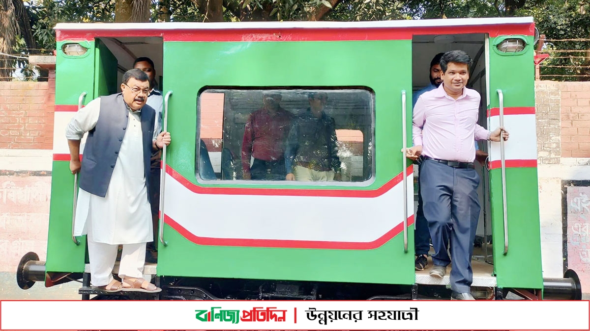 সৈয়দপুরে পরিত্যক্ত লোহা দিয়ে নান্দনিক বগি তৈরি