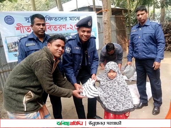 উলিপুরে হাফিজিয়া মাদ্রাসা ও এতিম শিশুদের মাঝে কম্বল বিতরণ