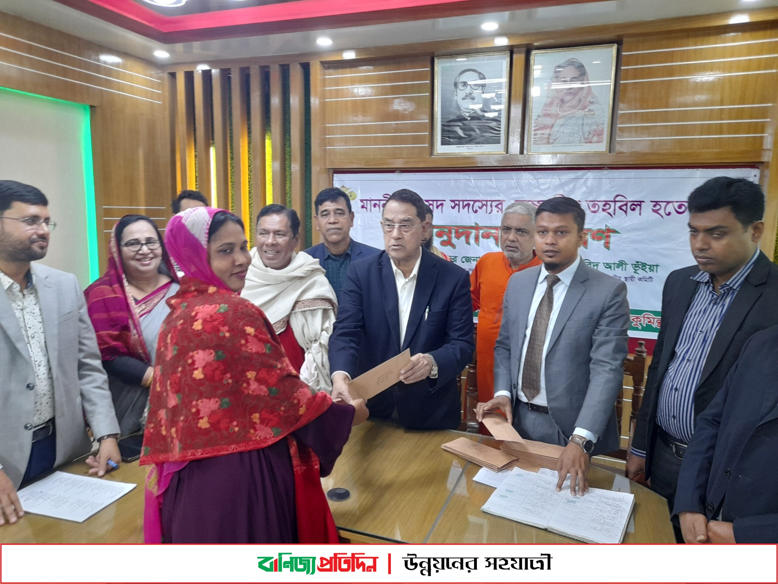 দাউদকান্দিতে দুস্থদের মাঝে সুবিদ আলী ভূঁইয়ার অর্থ অনুদান