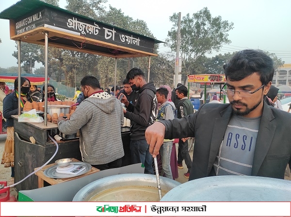 দিনাজপুরে পলিটেকনিকের তিন শিক্ষার্থীর ‘গ্র্যাজুয়েট চা ওয়ালা’