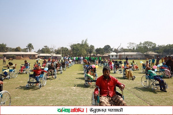 প্রতিবন্ধীদের মাঝে ছওয়াবের হুইল চেয়ার বিতরণ