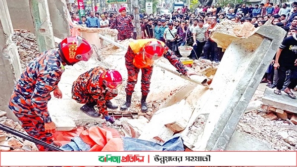 চট্টগ্রামে ভবনের দেওয়াল ধসে দুইজনের মৃত্যু