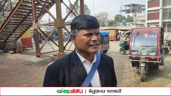 ক্ষুদ্র নৃগোষ্ঠীদের ঘর উপহার দিলেন প্রধানমন্ত্রী,টাকা নিলেন সংগঠনের সম্পাদক