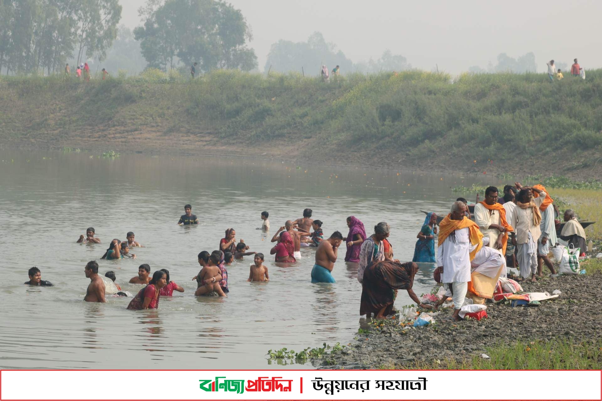 বাসাইলে শত বছরের ডুবের মেলায় মানুষের ঢল