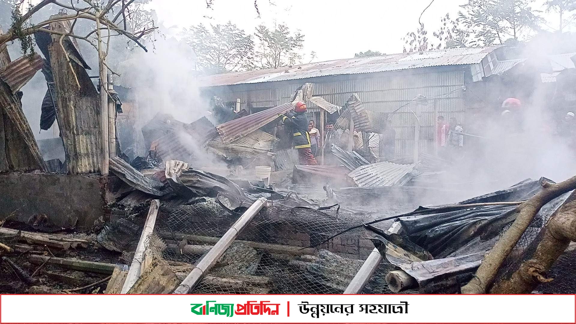 ঈশ্বরদীতে প্লাস্টিক ফ্যাক্টরিতে ভয়াবহ অগ্নিকাণ্ড