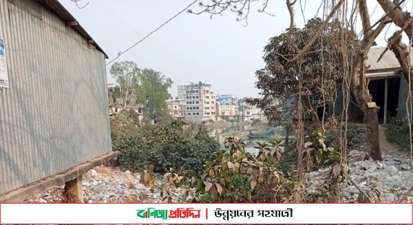 পাবনায় প্রভাবশালীদের দখলে খরস্রোতা আত্রাই নদী