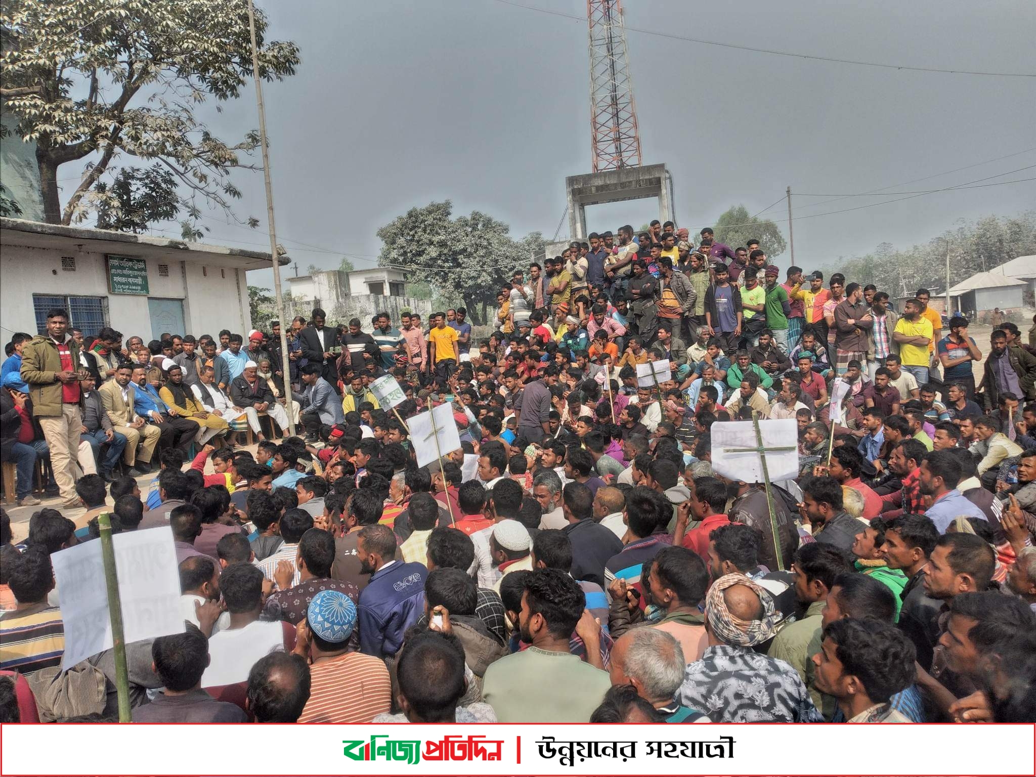 বুড়িমারী স্থলবন্দরে অনিয়ম-দুর্নীতির প্রতিবাদে ধর্মঘট