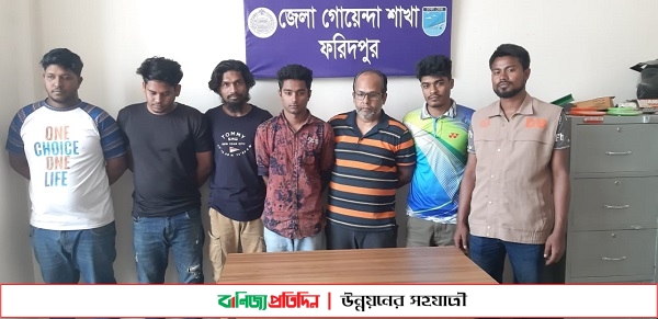 ফরিদপুরে আঞ্চলিক পাসপোর্ট অফিস থেকে ৬ দালাল আটক