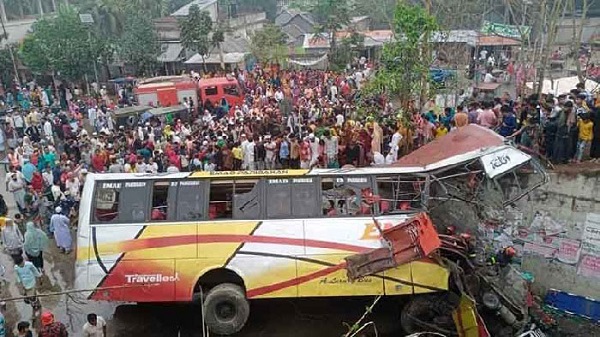 মেয়াদোত্তীর্ণ যান ও বেপরোয়া গতিই এক্সপ্রেসওয়ে দুর্ঘটনার কারণ