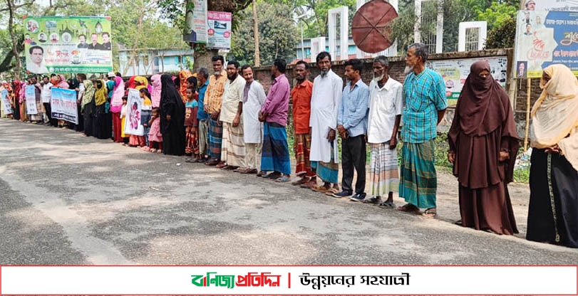 সিরাজগঞ্জে স্কুলছাত্রী ধর্ষণের ঘটনায় আসামীর ফাঁসির দাবীতে মানববন্ধন