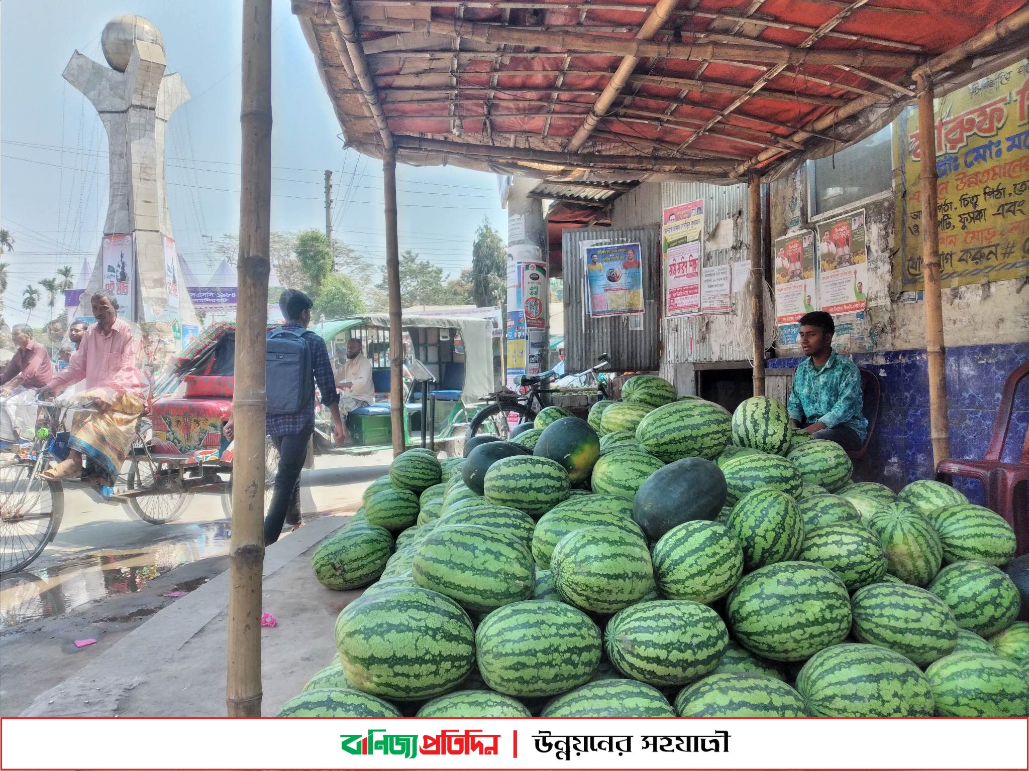 লালমনিরহাটের বাজারে চড়া দামে আগাম তরমুজ