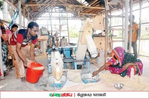 বৈদ্যুতিক ঢেঁকি তৈরি করে সাড়া ফেলেছেন মাহাবুবুর রহমান