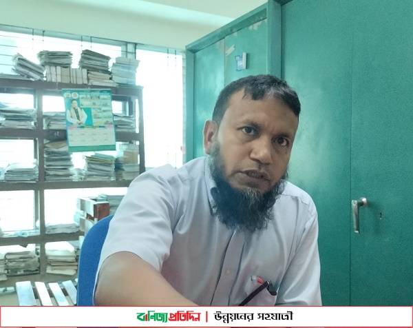 শিক্ষা অফিসের উচ্চমান সহকারীর বিরুদ্ধে দুর্নীতির অভিযোগ