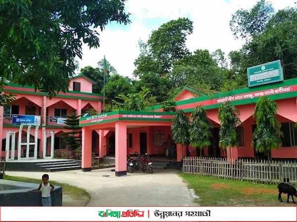 যোগদানপত্র গ্রহণে চেয়ারম্যানের দাবি ৮ লাখ,