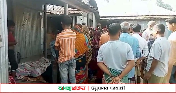 গাড়ি উল্টে বাড়িতে পড়ে ঘুমন্ত মা ও মেয়ের মৃত্যু: বাবা আহত