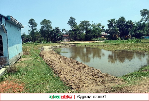 তিন ফসলী জমিতে জোরপূর্বক রাস্তা নির্মাণের অভিযোগ