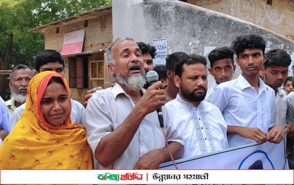 স্কুলছাত্রকে হত্যার বিচারের দাবিতে মানববন্ধনে কাঁদলেন সহপাঠী-শিক্ষকরা