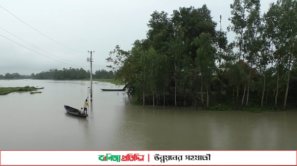 কুড়িগ্রামে বাড়ছে নদ-নদীর পানি বন্যার শঙ্কায় চরাঞ্চলসহ নদী পাড়ের মানুষজন