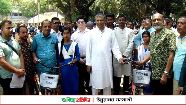 প্রধানমন্ত্রীর দেয়া মাধ্যামিক পর্যায়ের শিক্ষার্থীদের মাঝে ১৯২ টি বাইসাইকেল বিতরণ