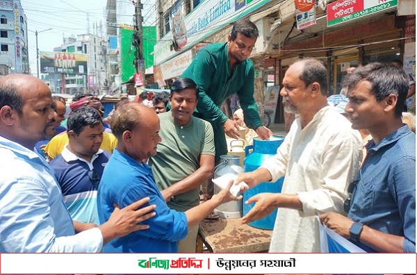 বিশ্ব দুগ্ধ দিবসে রংপুরে বিনামূল্যে দুধ বিতরণ