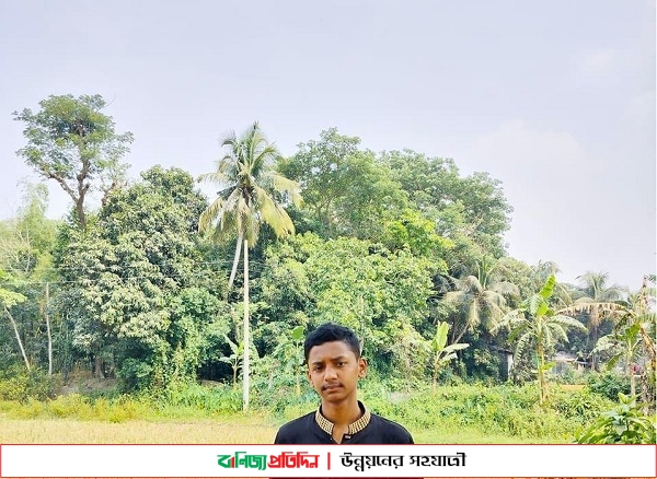 ফুটবলে লাথি মারায় সপ্তম শ্রেণির ছাত্রকে পিটিয়ে হত্যা